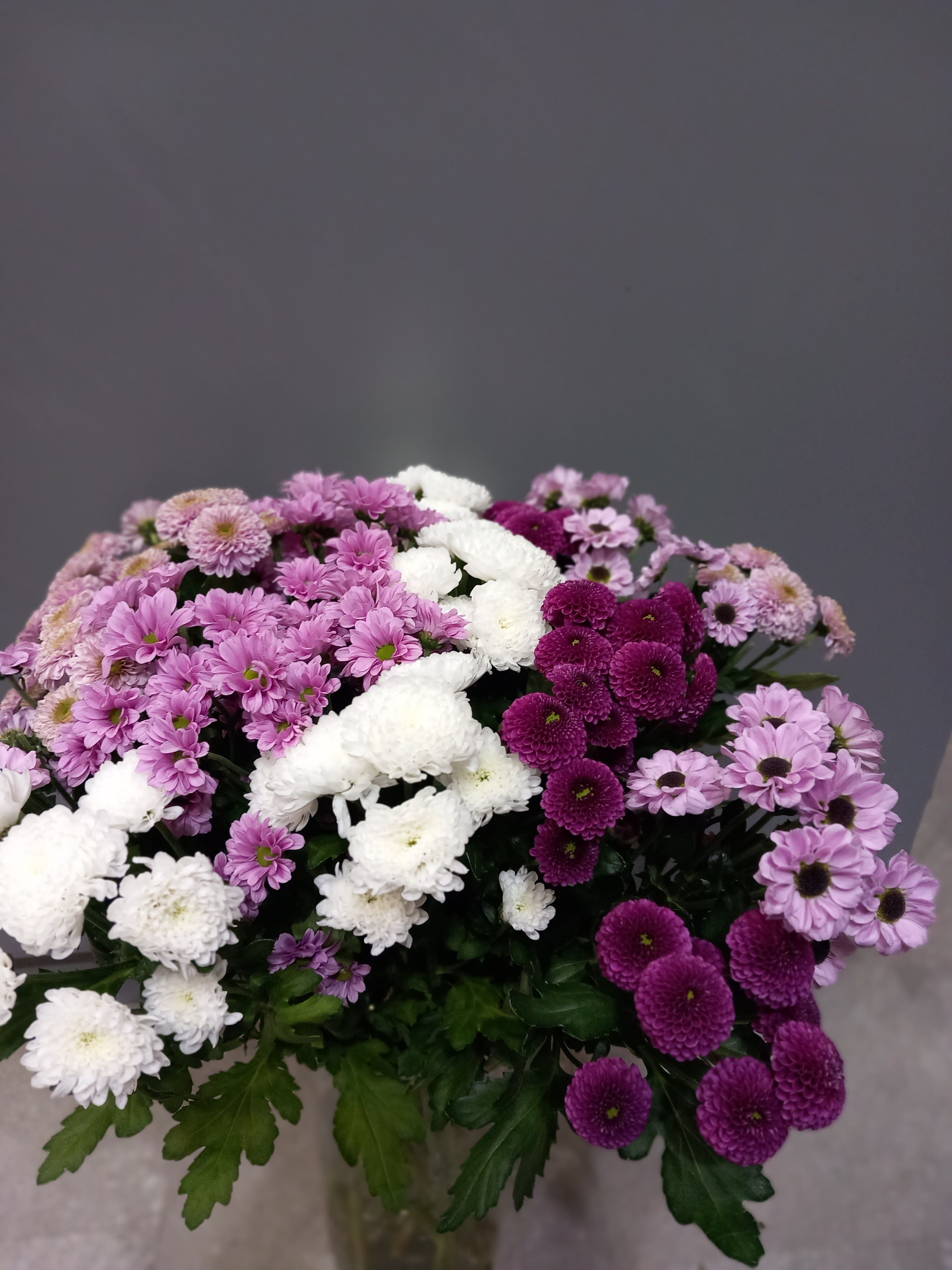 Bouquet De Chrysanthèmes Artificielles En Soie - 14 Fleurs, Longueur 36 Cm - Couleurs Rouge, Blanc Et Crème - Décoration Intérieur Ou Extérieur
