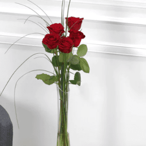 Bouquet de roses rouges dans soliflore Saint Valentin